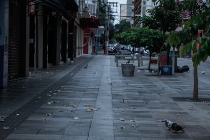 Rua do calçadão comercial de Ribeirão Preto, no interior de São Paulo, vazia nesta quinta-feira devido ao 'lockdown'.