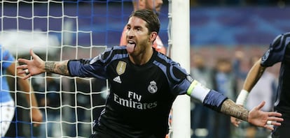 Sergio Ramos celebra uno de sus goles contra el Nápoles.