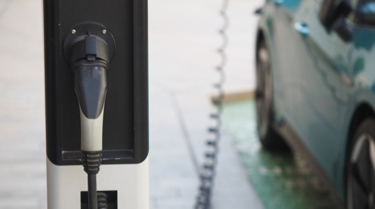 El Gobierno autoriza la construcción de ocho nuevas áreas de servicio con recarga ultrarrápida para coches eléctricos