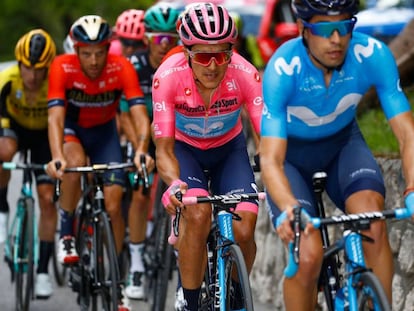 Landa, delante de Carapaz y Nibali, tapado, controla a los favoritos.