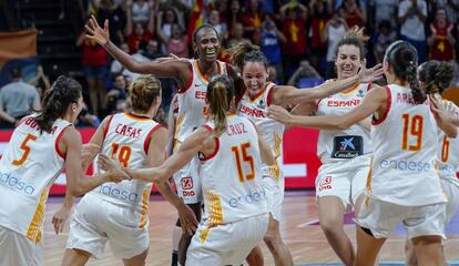 Las jugadoras españolas celebran la medalla de bronce