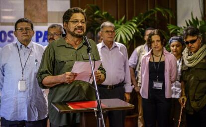 Colombian FARC-EP Commander Iv&aacute;n M&aacute;rquez reads a statement, on June 11, 2013 at Convention Palace in Havana. 