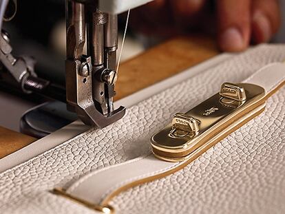 Detalle de un bolso modelo Swagger, icono de Coach.