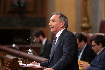 El diputado de Sumar, Enrique Santiago, durante la defensa de la proposición de ley presentada por su partido.