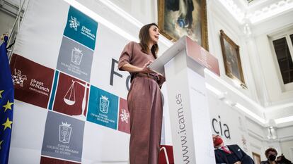 La ministra de Igualdad, Irene Montero, durante su participación en los desayunos jurídicos del Colegio de Abogados de Madrid, en la Biblioteca del Colegio de Abogados de Madrid.