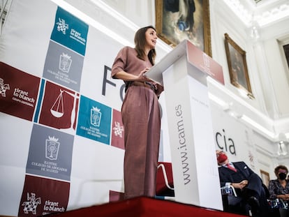 La ministra de Igualdad, Irene Montero, durante su participación en los desayunos jurídicos del Colegio de Abogados de Madrid, en la Biblioteca del Colegio de Abogados de Madrid.