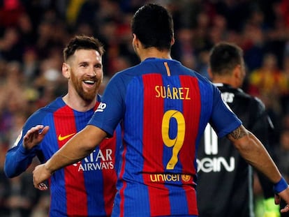 Messi celebra el seu gol amb Su&aacute;rez.