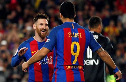 Messi celebra el seu gol amb Su&aacute;rez.