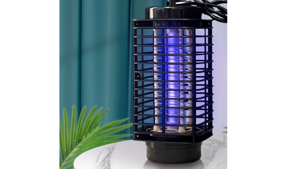 Lámpara eléctrica portátil matamosquitos.