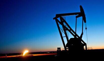 Un pozo de extracción de petróleo en Heart, Dakota del Norte