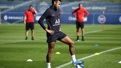 Neymar durante um treinamento do PSG.