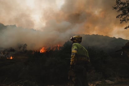  El avance descontrolado del fuego en Lebanza, esperanza gracias al trabajo de las cuadrillas.