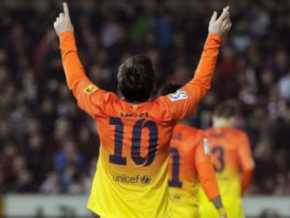 Messi celebra uno de sus goles al Granada