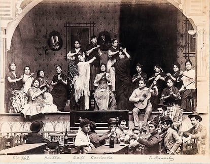 Un café cantante de Sevilla hacia el año 1888.