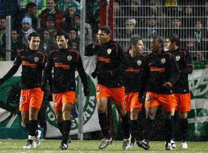 El Valencia celebra el gol del cacereño