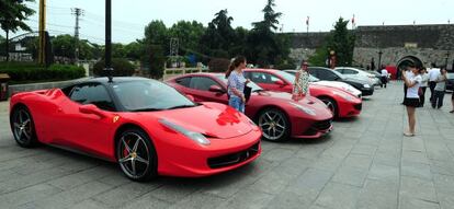 Fotograf&iacute;a en Nank&iacute;n del Ferrari que caus&oacute; la pol&eacute;mica