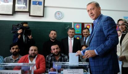 Recep Tayyip Erdogan vota este domingo en Estambul. 