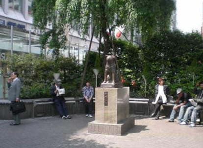 Estatua de Hachiko en la estación de trenes de Shibuya, Tokio