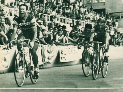 Barry Hoban se impone en la llegada de Burdeos, durante el Tour de 1969.