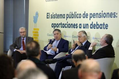 Luis Garrido, catedrático de Sociología; Tomás Burgos, secretario de Estado de la Seguridad Social; Jaime Montalvo, vicepresidente de Mutua, y Octavio Granado, exsecretario de Estado de la Seguridad Social.