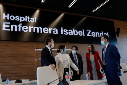 Pablo Casado, Isabel Díaz Ayuso, David Pérez, Eugenia Carballedo e Ignacio Aguado ayer durante la Inauguración del Hospital Isabel Zendal.