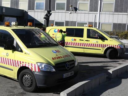 Ambulancias, en la entrada de un hospital madrileño.