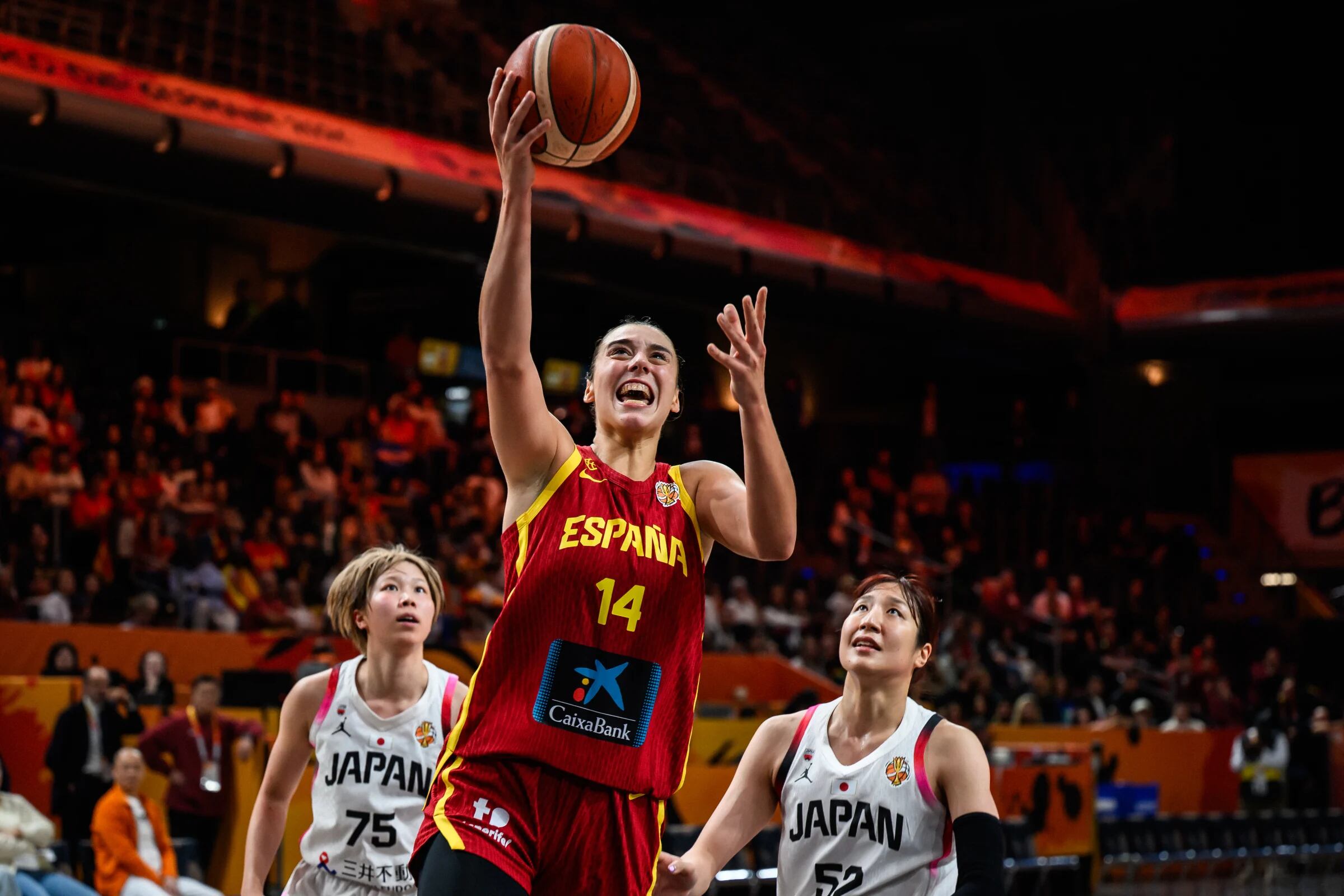 Raquel Carrera, ante Japón, en una imagen de la FIBA.