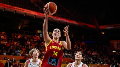 Raquel Carrera, ante Japón, en una imagen de la FIBA.