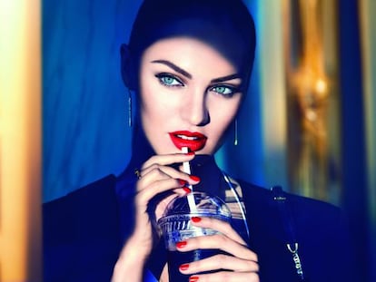 Candice Swanepoel, en una de las imágenes de la nueva campaña de Max Factor.