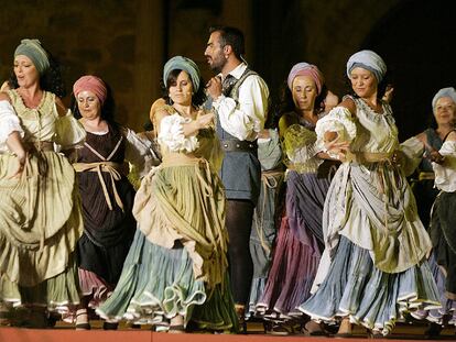 Un momento del estreno de <i>La vaquera de la Finojosa</i>, el pasado jueves en Hinojosa del Duque (Córdoba).