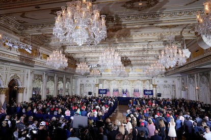 Donald Trump da un discurso este martes en su residencia de Mar-a-Lago en Palm Beach (Florida) horas después de ser acusado por 34 cargos en el la corte criminal de Manhattan (Nueva York).