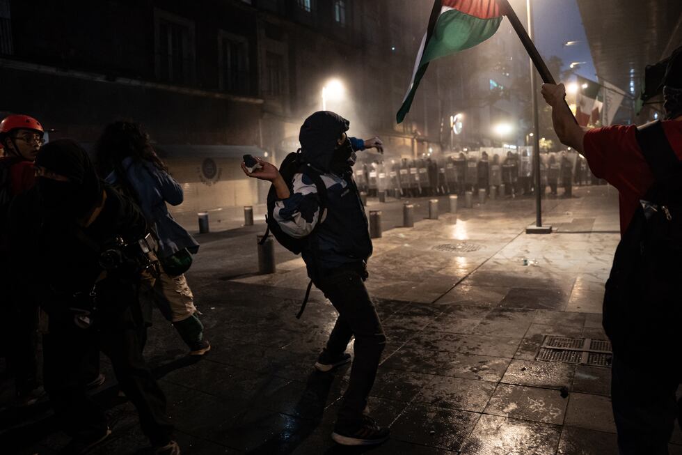 La marcha por los 11 años de la desaparición de los 43 normalistas de ...