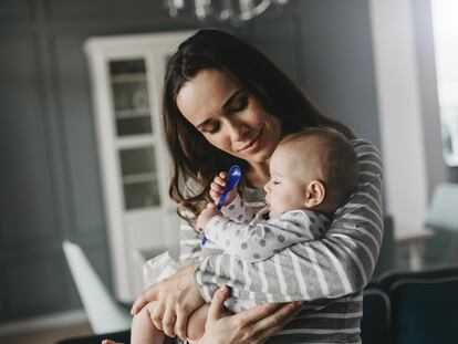 Una madre y su bebé