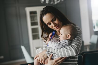 Una madre y su bebé