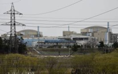 Fotografía facilitada hoy que muestra dos reacores de la central nuclear de Wolseong en Corea del Sur.