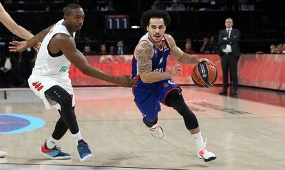 Larkin, en el partido entre el Efes y el Bayern.