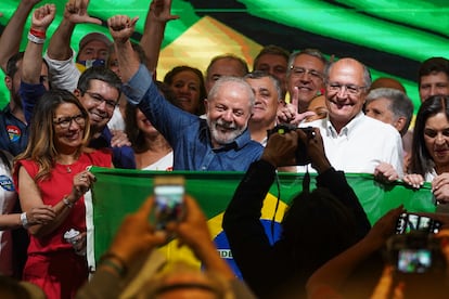 Lula logró su regreso al poder imponiéndose en las urnas con un 51% de los votos, frente al 49% de Bolsonaro. En la imagen, Lula celebra su victoria, el 30 de octubre de 2022, en São Paulo.
