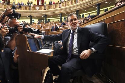 El presidente del Gobierno en funciones, Mariano Rajoy, en su escaño durante la tercera sesión del debate de su investidura.