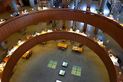 La Biblioteca Central de la UNED, en Ciudad Universitaria.
Foto: @rebecaroal