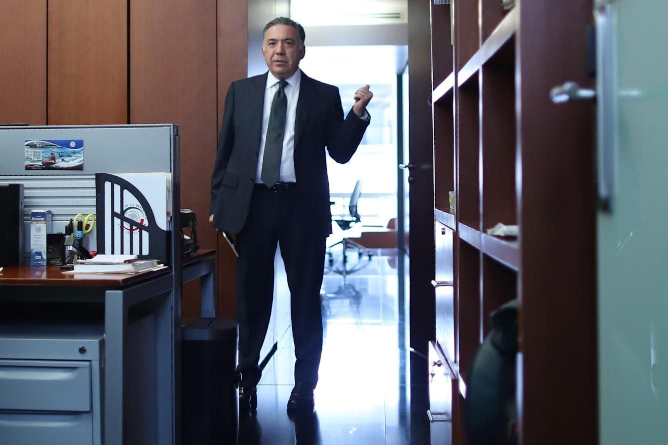 Enrique Inzunza reaparece en el Senado tras más de 100 días de ausencia