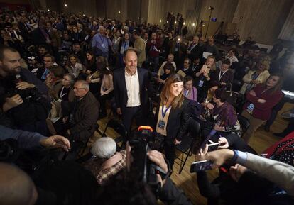 La nueva presidenta del PP en Cantabria, María José Saenz de Buruaga, junto al expresidente Ignacio Diego.