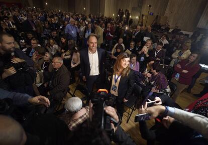 La nueva presidenta del PP en Cantabria, Mar&iacute;a Jos&eacute; Saenz de Buruaga, junto al expresidente Ignacio Diego.