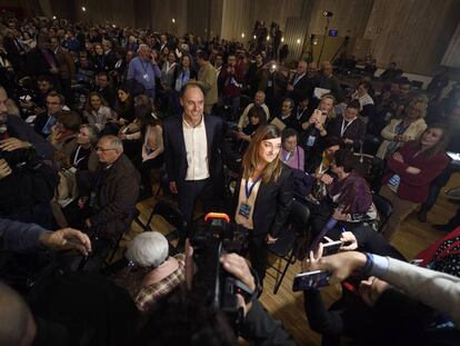 La nueva presidenta del PP en Cantabria, Mar&iacute;a Jos&eacute; Saenz de Buruaga, junto al expresidente Ignacio Diego.