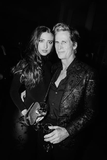 El modelo Mark Vanderloo con su hija Emma.