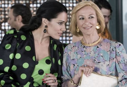 Eva Marciel y Blanca Apilanez como Isabel Pantoja y Encarna Sánchez en 'Mi gitana'