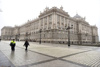 Un día nublado y lluvioso en la Plaza de Oriente a finales de enero