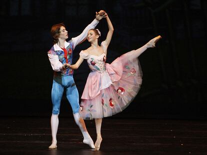 Los jóvenes alumnos de la academia del Bolshoi durante la representación en Barcelona de la coreografía La fille mal gardée.