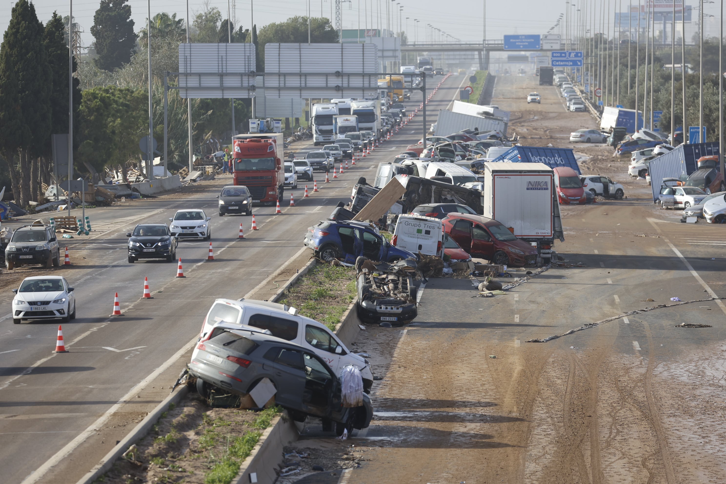 Qué falló en las alertas de la dana: “La gente no estaba bien informada. Sacó los coches y los camiones como un día normal”