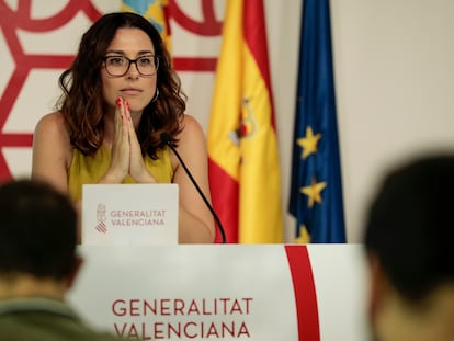 La vicepresidenta y portavoz del Gobierno valenciano, Aitana Mas, durante la rueda de prensa tras el pleno del Consell que se ha reunido de forma extraordinaria para aprobar medidas concretas de ayudas a los afectados por los incendios.