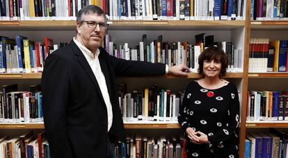 Guillermo Altares y Rosa Montero, en la Biblioteca Joaquín Leguina.